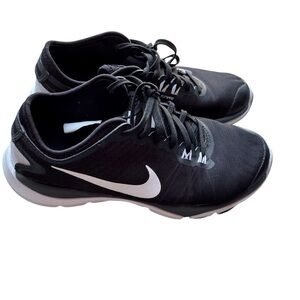 Nike Flywire Training Black and White Athletic Sneakers  6.5